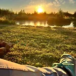 Lyxtält Pod En Bois Pres D'un Plan D'eau *