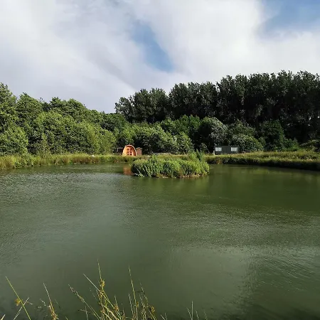 Pod En Bois Pres D'un Plan D'eau Nielles-les-Ardres