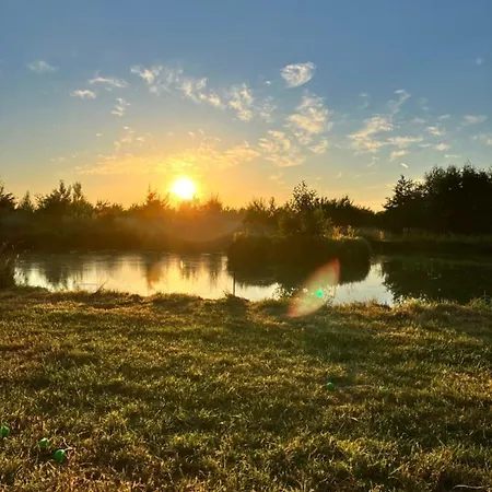 Pod En Bois Pres D'un Plan D'eau Nielles-les-Ardres