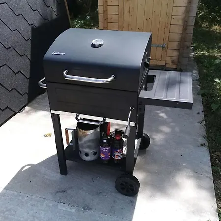 Pod En Bois Près D'un Plan D'eau Glamping